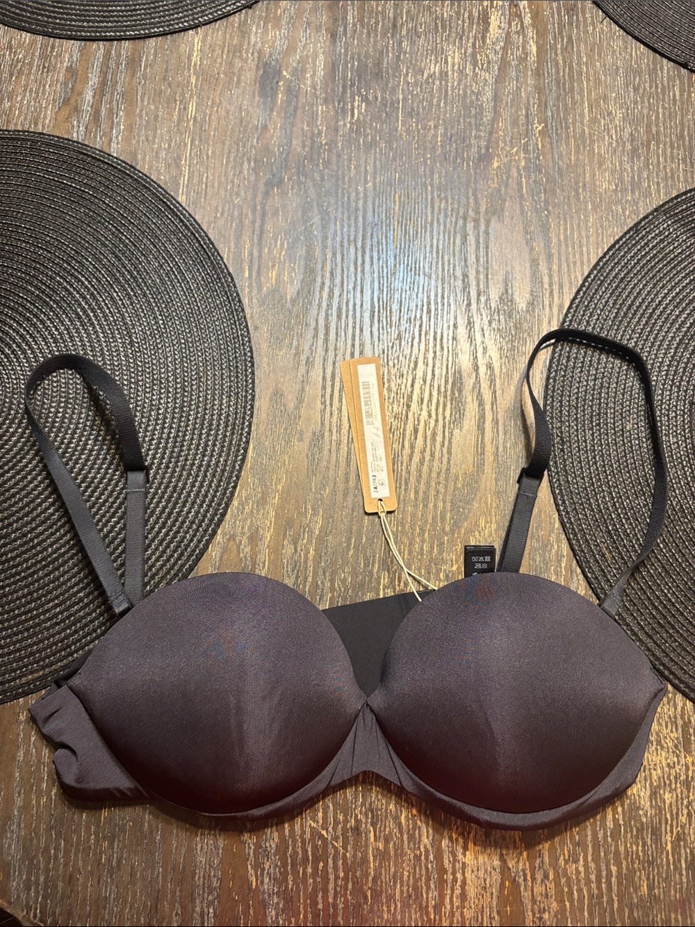 SKIMS Black ultimate push up Strapless 34B Bra NWT creases in pads